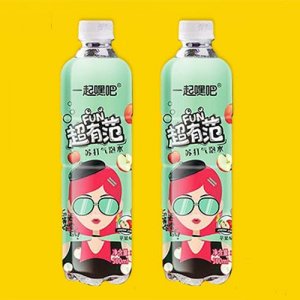 一起嘿吧超有范蘇打氣泡水蘋果味500ml