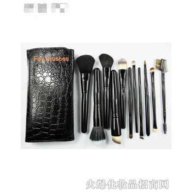 11支經典黑色鱷魚紋包化妝套刷